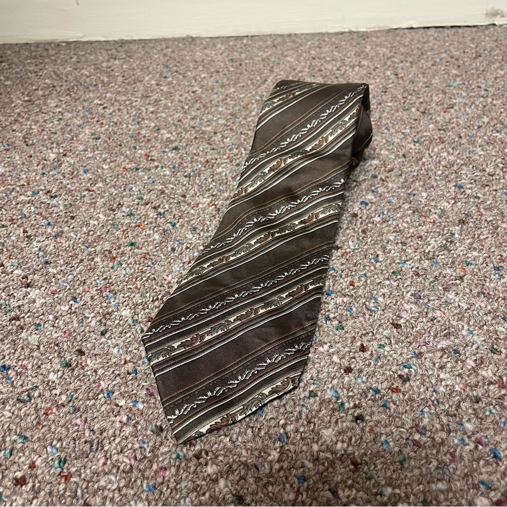Vintage Christian Dior Men’s Neck Tie 100% Silk Brown Skinny Floral